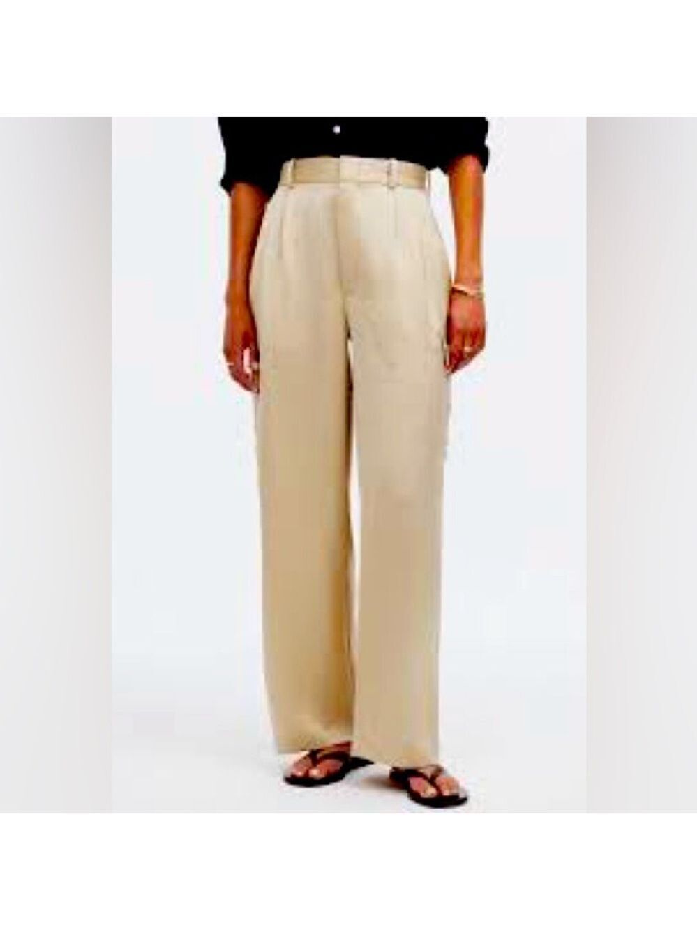 NWT Donni Silky Pleated Wide Leg Trouser Pants 
In Golden Wheat Color
Size Small